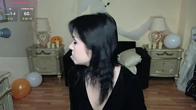 Snapshot of mimi_purrs chatting on 10/18/25, 04:37 mimi purrs online show from 10/18/25, 04:37