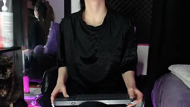 karlamoon23 online show from 11/20/25, 06:29