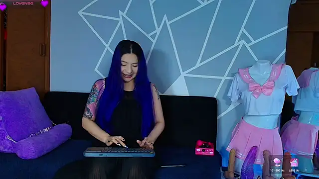 karlamoon23 online show from 07/03/26, 11:33