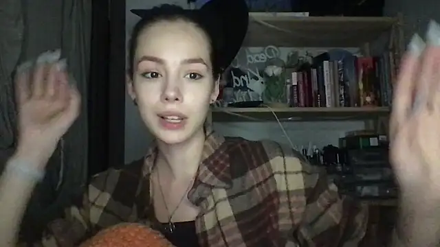 Snapshot of Yuna5343 chatting on 09/22/25, 10:34 Yuna5343 online show from 09/22/25, 10:34