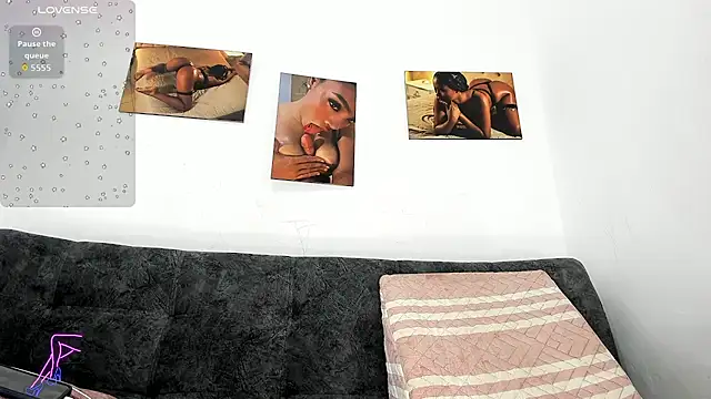 Snapshot of mishell- chatting on 11/28/25, 06:43 mishell- online show from 11/28/25, 06:43