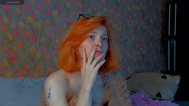 Snapshot of Squirrel_Bunny chatting on 10/14/25, 03:46 Squirrel Bunny online show from 10/14/25, 03:46