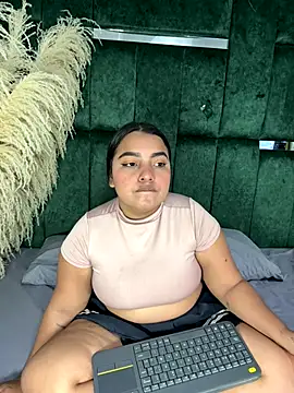 Snapshot of Chloe_jackson25 chatting on 11/12/25, 06:30 Chloe jackson25 online show from 11/12/25, 06:30