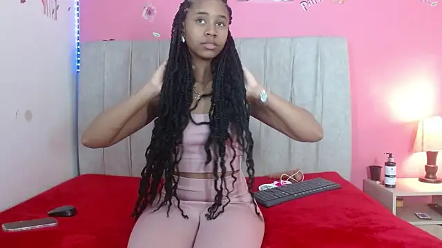 Snapshot of madihlove303av chatting on 11/05/25, 04:18 madihlove303av online show from 11/05/25, 04:18