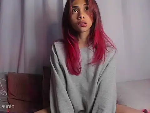 Laurenn 2 online show from 10/15/25, 05:07