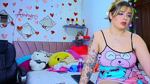 Anny Hurtado online show from 11/22/25, 06:01