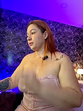 Snapshot of Bigass_curvy chatting on 10/08/25, 02:20 Bigass curvy online show from 10/08/25, 02:20