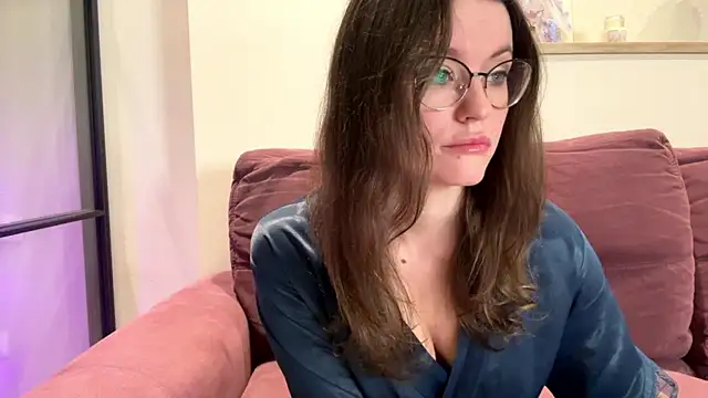 mia shine bright wow online show from 09/17/25, 03:41