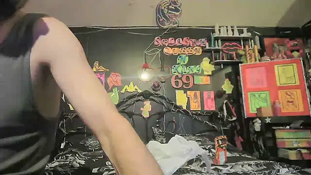 Snapshot of Splash_Queen420 chatting on 04/13/26, 01:22 Splash Queen420 online show from 04/13/26, 01:22