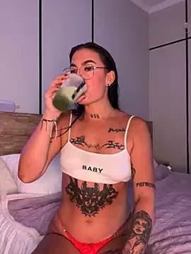 Snapshot of savana_heart chatting on 10/12/25, 02:10 savana heart online show from 10/12/25, 02:10