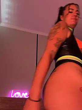 Snapshot of savana_heart chatting on 10/31/25, 02:34 savana heart online show from 10/31/25, 02:34