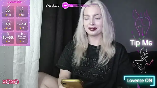 Snapshot of SpaceMarsi chatting on 10/24/25, 09:55 SpaceMarsi online show from 10/24/25, 09:55