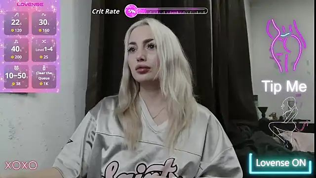 Snapshot of SpaceMarsi chatting on 11/18/25, 10:14 SpaceMarsi online show from 11/18/25, 10:14