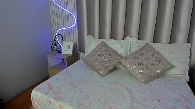 SamanthaPeachss online show from 10/10/25, 12:15