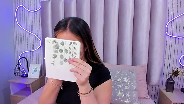 Snapshot of SamanthaPeachss chatting on 11/11/25, 11:43 SamanthaPeachss online show from 11/11/25, 11:43