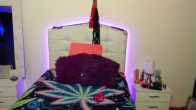 elapetitie online show from 09/26/25, 04:27