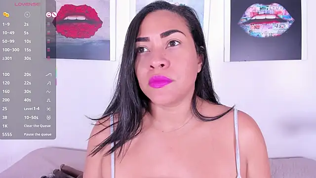 Snapshot of Monika-Ruiz chatting on 11/15/25, 07:32 Monika-Ruiz online show from 11/15/25, 07:32