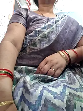 Snapshot of indianhotwife639 chatting on 05/27/26, 07:27 indianhotwife639 online show from 05/27/26, 07:27