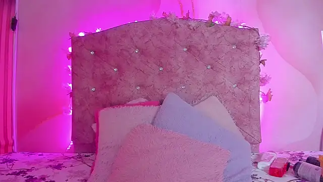 Mila grace  online show from 11/28/25, 06:32