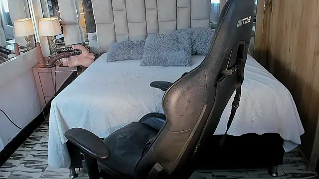 MaddyGray  online show from 09/19/25, 07:14