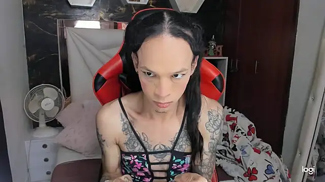 Snapshot of sara_slut21 chatting on 12/27/24, 03:37 sara slut21 online show from 12/27/24, 03:37