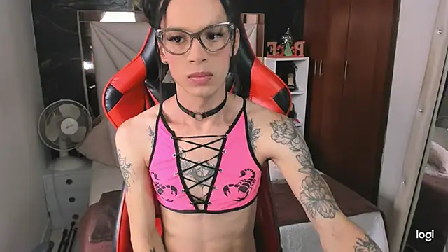 Snapshot of sara_slut21 chatting on 12/28/24, 05:03 sara slut21 online show from 12/28/24, 05:03