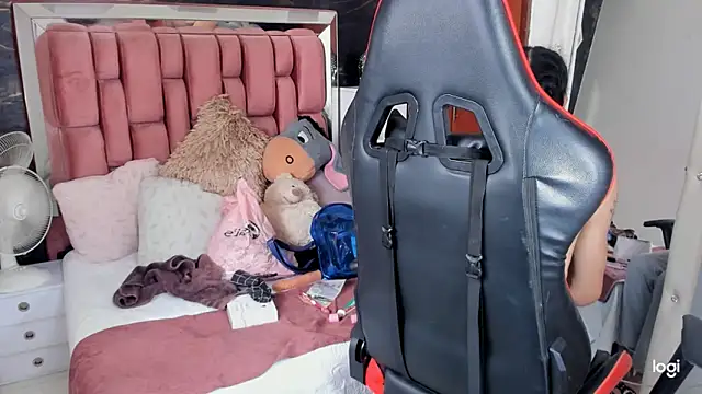 Snapshot of sara_slut21 chatting on 02/07/25, 08:31 sara slut21 online show from 02/07/25, 08:31