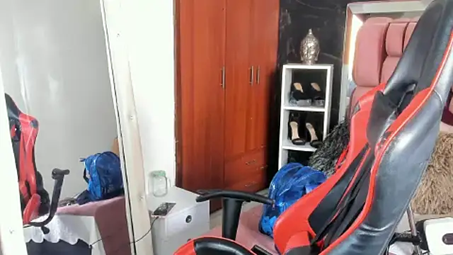 Snapshot of sara_slut21 chatting on 02/21/25, 05:09 sara slut21 online show from 02/21/25, 05:09