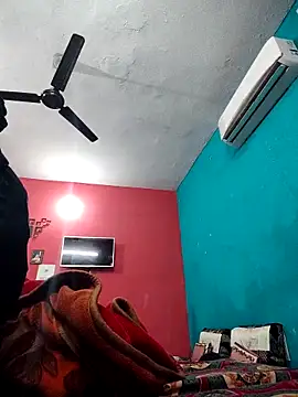 Snapshot of mannu11223 chatting on 12/18/25, 05:52 mannu11223 online show from 12/18/25, 05:52