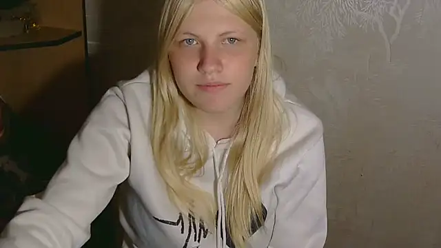 Snapshot of Victoria_ooo chatting on 10/03/25, 08:28 Victoria ooo online show from 10/03/25, 08:28