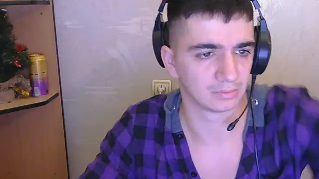 Snapshot of Victoria_ooo chatting on 10/31/25, 05:14 Victoria ooo online show from 10/31/25, 05:14