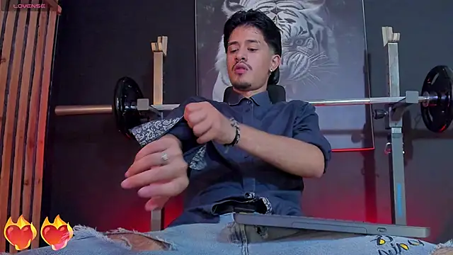 Snapshot of DimitriDeluxe chatting on 10/29/25, 08:21 DimitriDeluxe online show from 10/29/25, 08:21