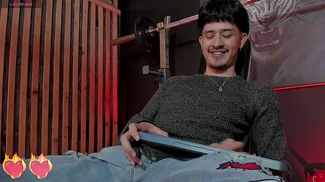 Snapshot of DimitriDeluxe chatting on 10/30/25, 07:47 DimitriDeluxe online show from 10/30/25, 07:47