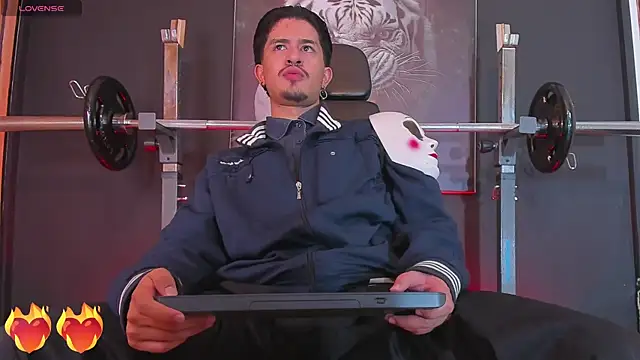 Snapshot of DimitriDeluxe chatting on 11/01/25, 08:11 DimitriDeluxe online show from 11/01/25, 08:11