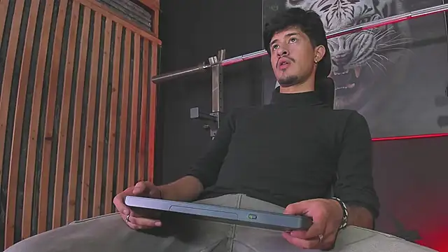 Snapshot of DimitriDeluxe chatting on 11/13/25, 08:08 DimitriDeluxe online show from 11/13/25, 08:08