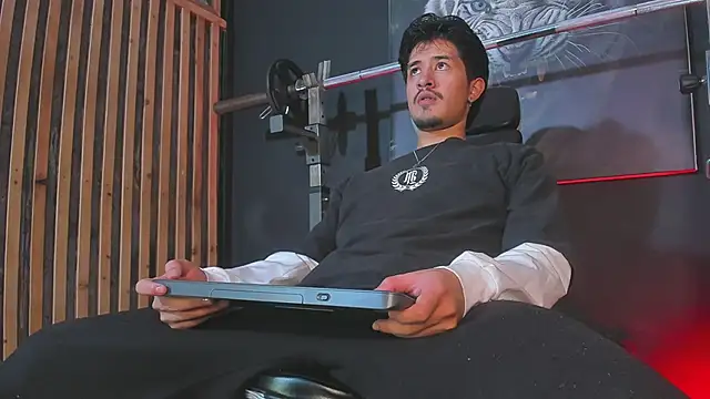 Snapshot of DimitriDeluxe chatting on 11/25/25, 07:47 DimitriDeluxe online show from 11/25/25, 07:47