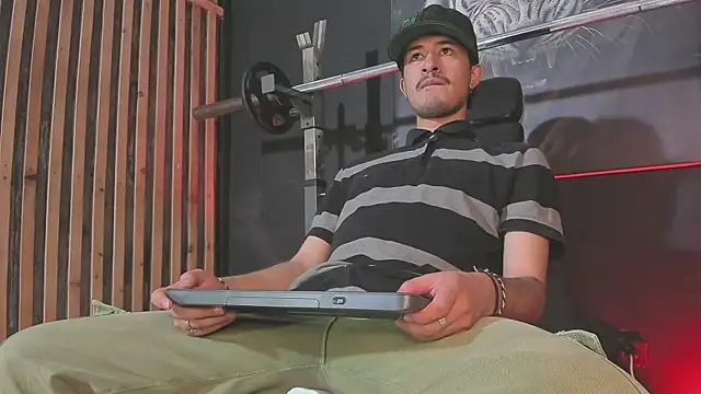 Snapshot of DimitriDeluxe chatting on 12/16/25, 08:03 DimitriDeluxe online show from 12/16/25, 08:03