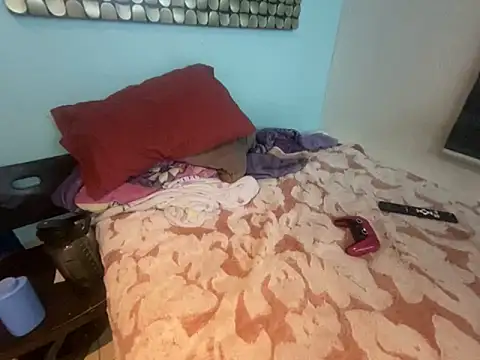 Snapshot of Alexitho25 chatting on 09/26/25, 08:40 Alexitho25 online show from 09/26/25, 08:40