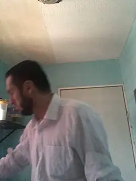 Snapshot of Alexitho25 chatting on 10/07/25, 10:18 Alexitho25 online show from 10/07/25, 10:18