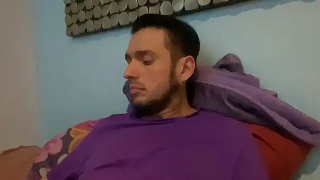 Snapshot of Alexitho25 chatting on 10/21/25, 08:37 Alexitho25 online show from 10/21/25, 08:37