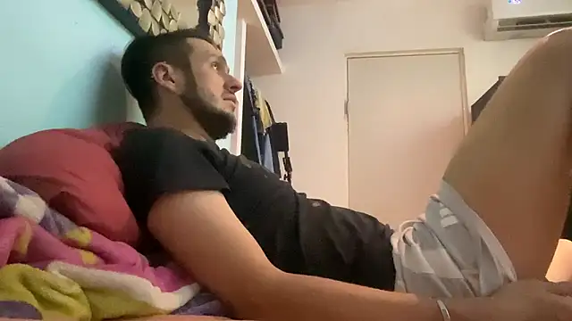 Snapshot of Alexitho25 chatting on 10/24/25, 10:22 Alexitho25 online show from 10/24/25, 10:22