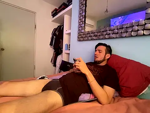 Snapshot of Alexitho25 chatting on 11/02/25, 08:33 Alexitho25 online show from 11/02/25, 08:33