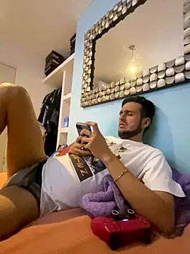 Snapshot of Alexitho25 chatting on 11/05/25, 10:15 Alexitho25 online show from 11/05/25, 10:15