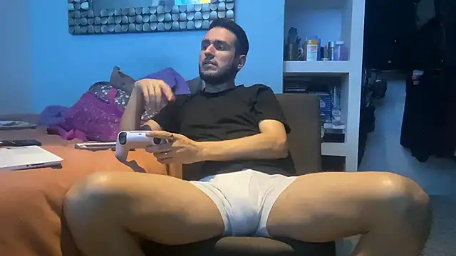 Snapshot of Alexitho25 chatting on 11/21/25, 08:35 Alexitho25 online show from 11/21/25, 08:35