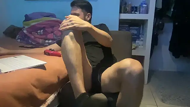 Snapshot of Alexitho25 chatting on 11/23/25, 09:20 Alexitho25 online show from 11/23/25, 09:20