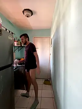 Snapshot of Alexitho25 chatting on 12/15/25, 06:23 Alexitho25 online show from 12/15/25, 06:23