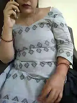 Snapshot of Diya-Sharmaa chatting on 10/15/25, 04:56 Diya-Sharmaa online show from 10/15/25, 04:56