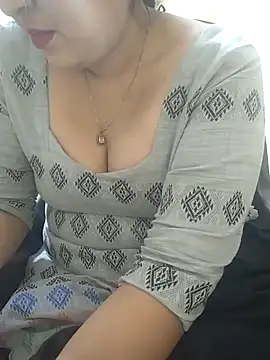 Snapshot of Diya-Sharmaa chatting on 10/27/25, 06:06 Diya-Sharmaa online show from 10/27/25, 06:06