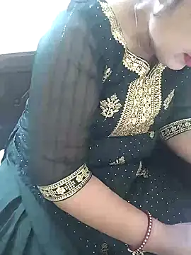 Snapshot of Diya-Sharmaa chatting on 11/01/25, 06:26 Diya-Sharmaa online show from 11/01/25, 06:26