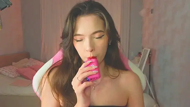 Snapshot of yuna_sunshy chatting on 10/25/25, 11:43 yuna sunshy online show from 10/25/25, 11:43